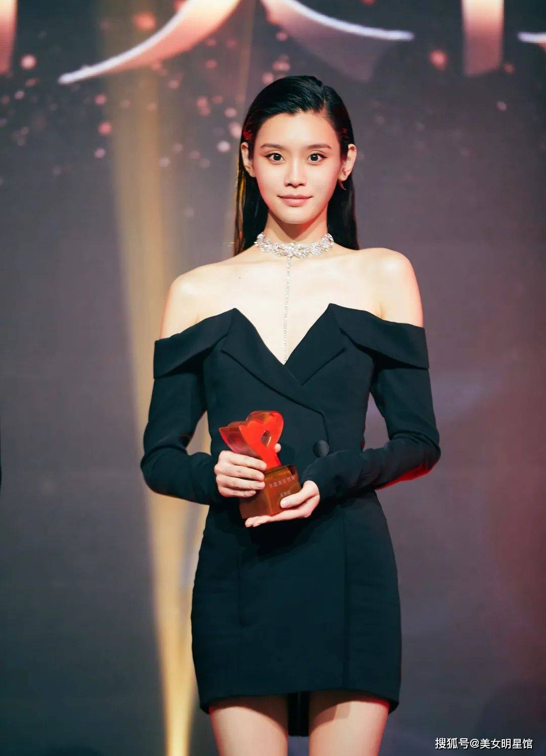 不愧是维密超模啊!34岁奚梦瑶, 性感得无可救药!_成为了_女性_挑战