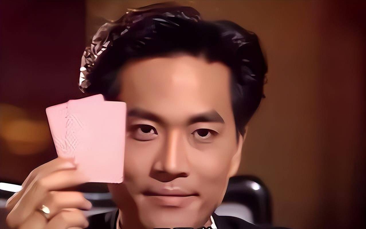 红极一时的陈庭威:爱情破碎后父亲离世,害怕变老62岁不敢结婚_曾华倩