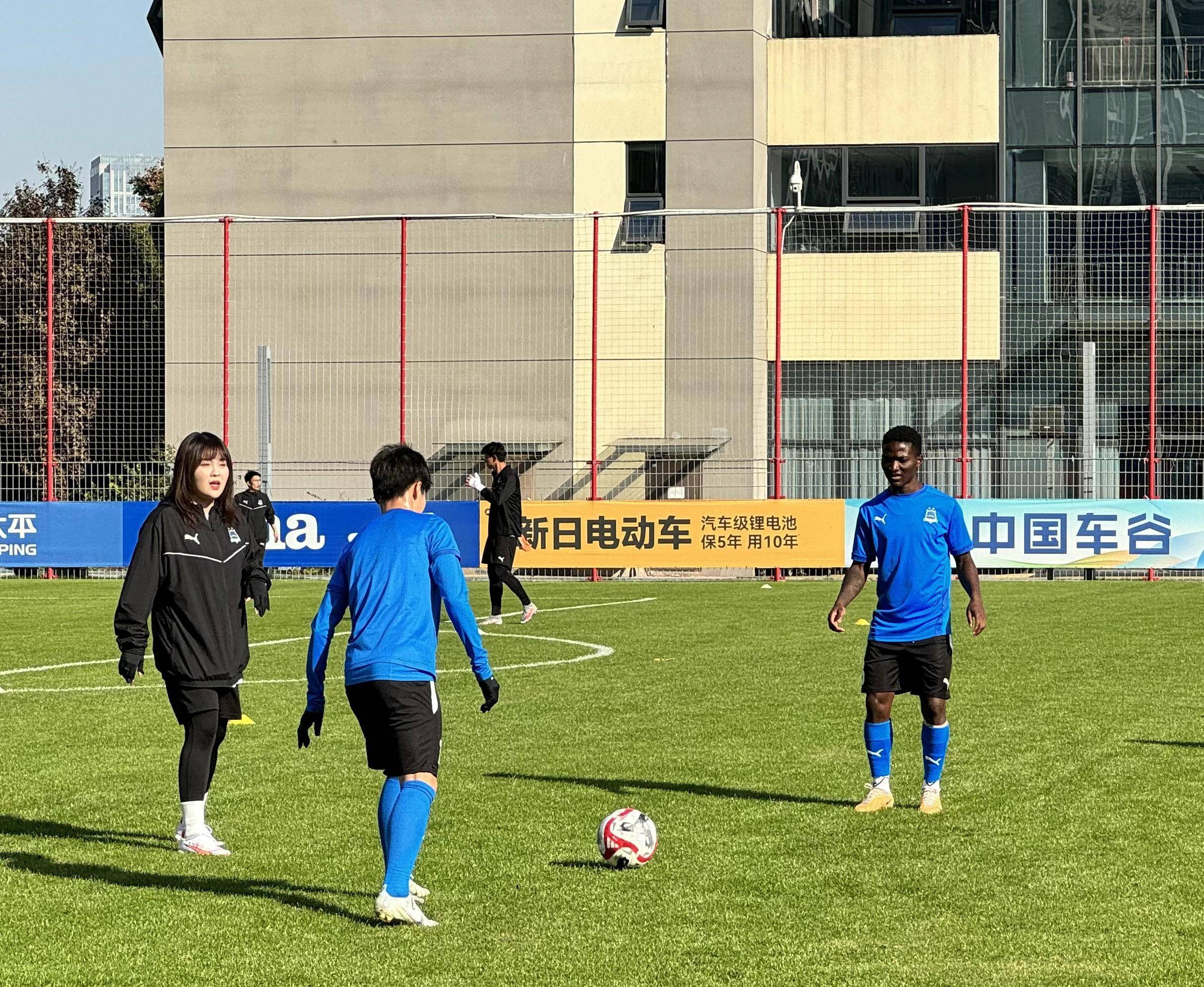 女超|特姆瓦中柱马君破门 武汉女足1-2负上海暂缓夺冠步伐_班达_比赛