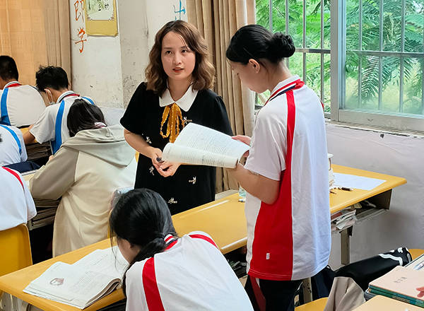 学而不厌 博采众长 温江二中教师团参加2023年陶研会学术年会_教学