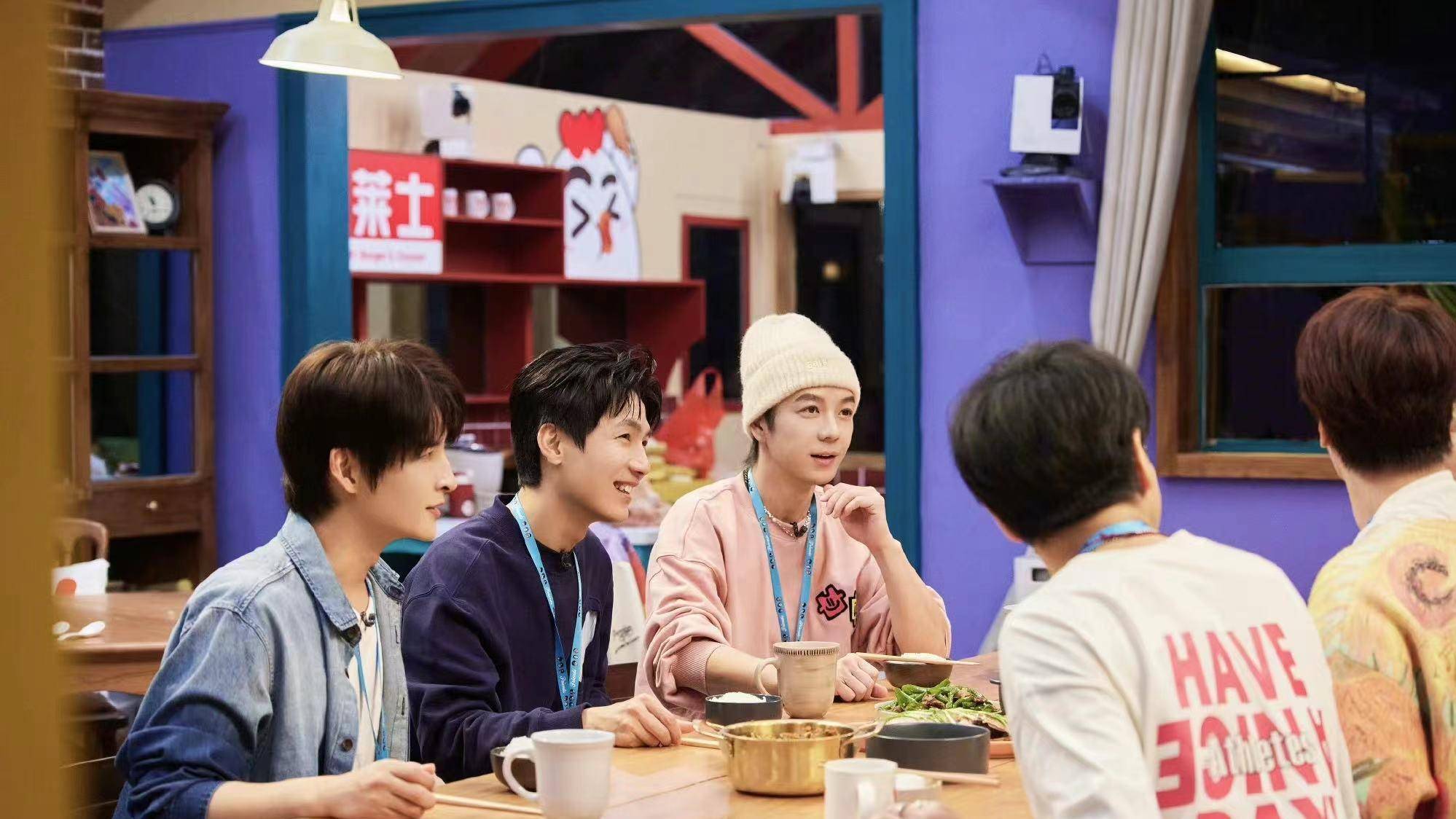 参加完《披荆斩棘》无缝衔接《声生不息》,陈楚生的反差太大了_节目