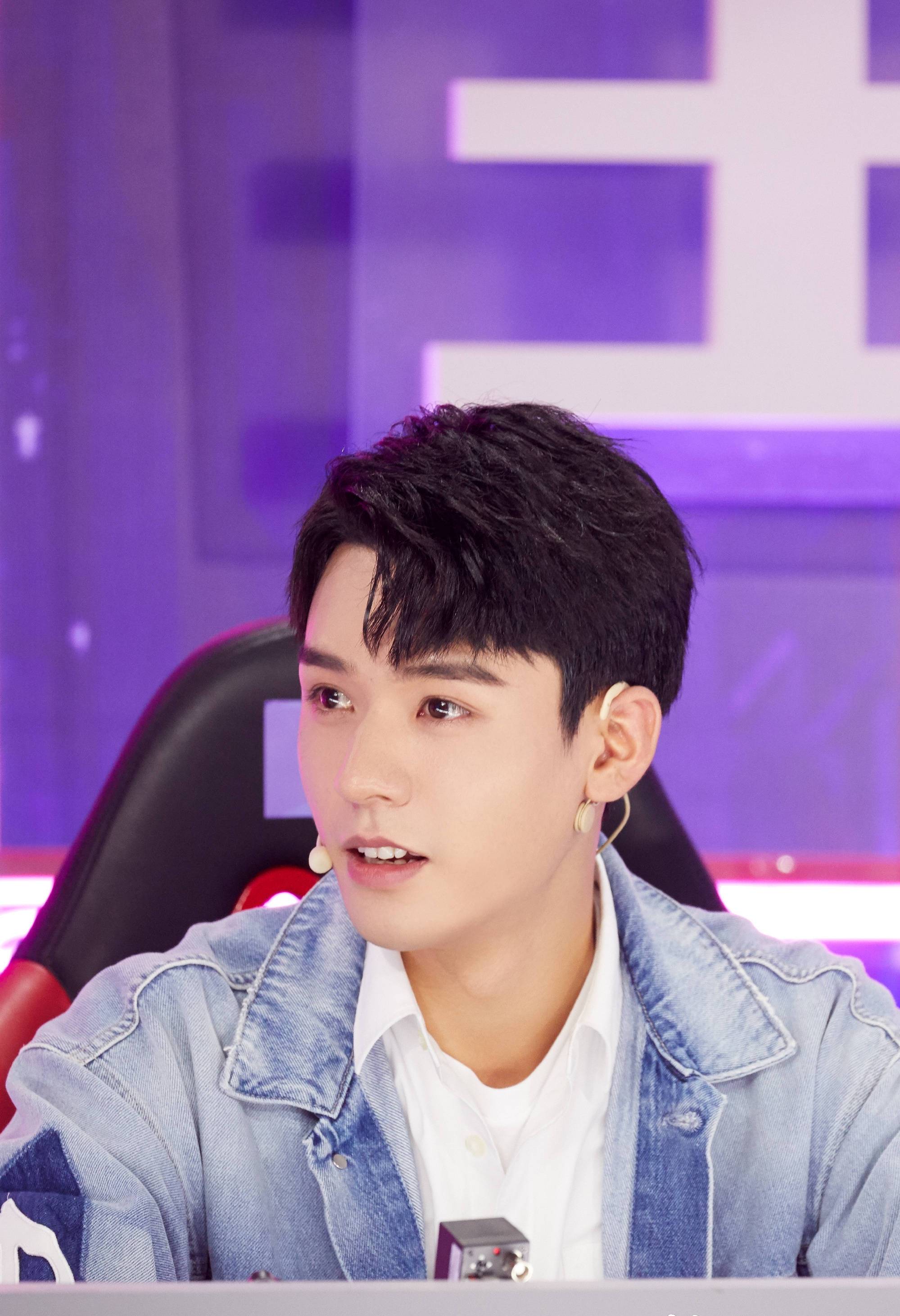 龚俊采访欢乐又清醒,被问是几线艺人,龚俊回答太好爆笑_工作_网友