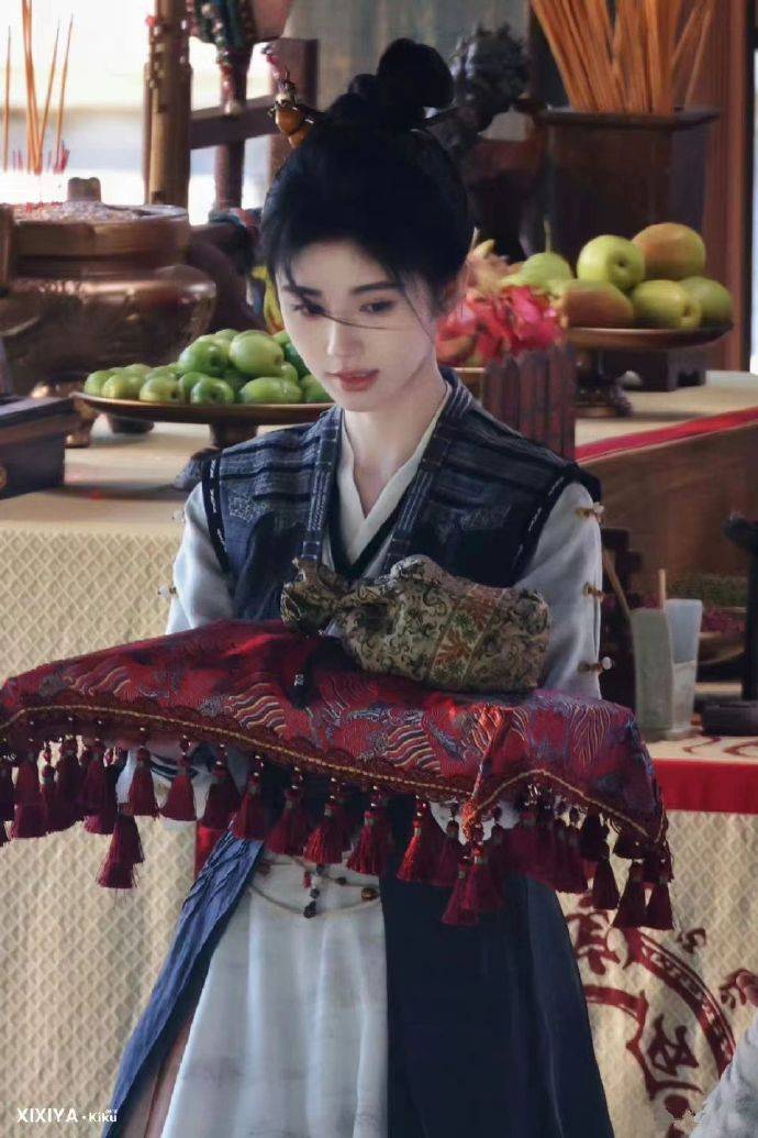 鞠婧祎与宋威龙:为何在拍戏时不见面?剧组揭秘背后真相!