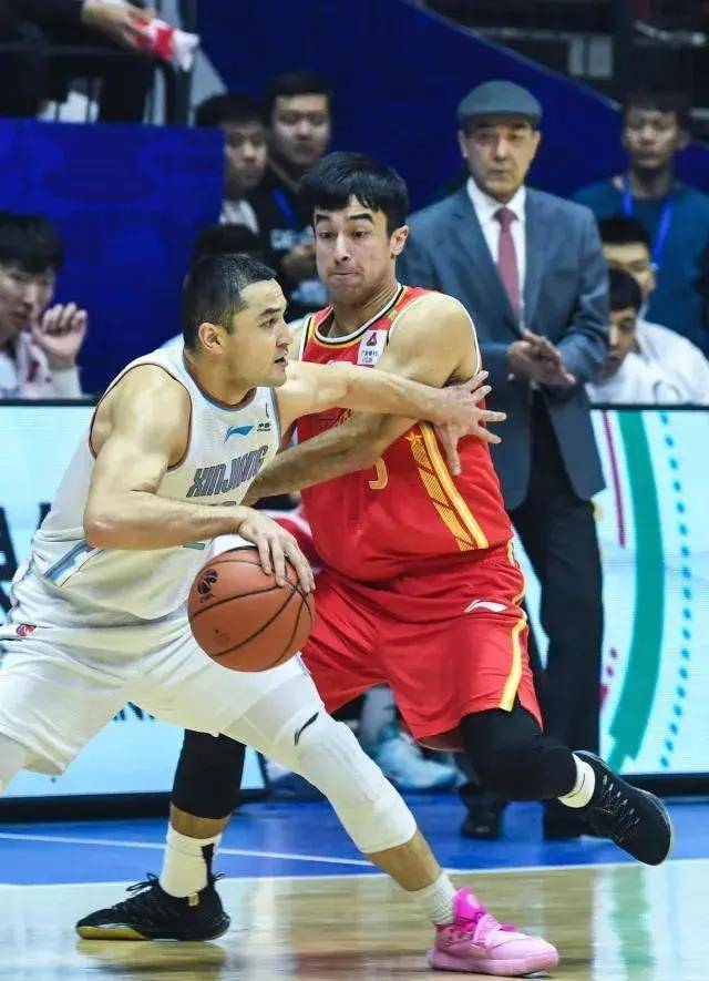 新疆伊力特队:篮球场上的团队力量_比赛_贡献_篮板