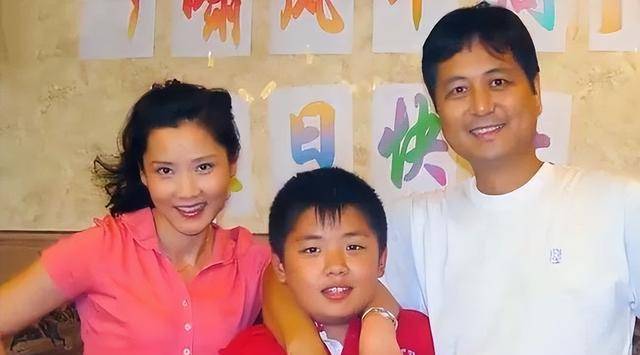 何赛飞,嫁初恋恩爱36年,挣钱全给他花,金鸡奖最佳女主角_杨楠_父亲