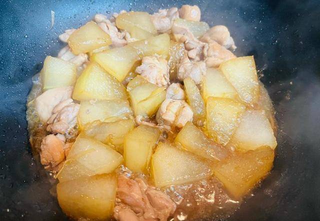 大厨教你做冬瓜烧鸡,营养丰富,口感出众,让人胃口大开_姜丝_食材_道菜