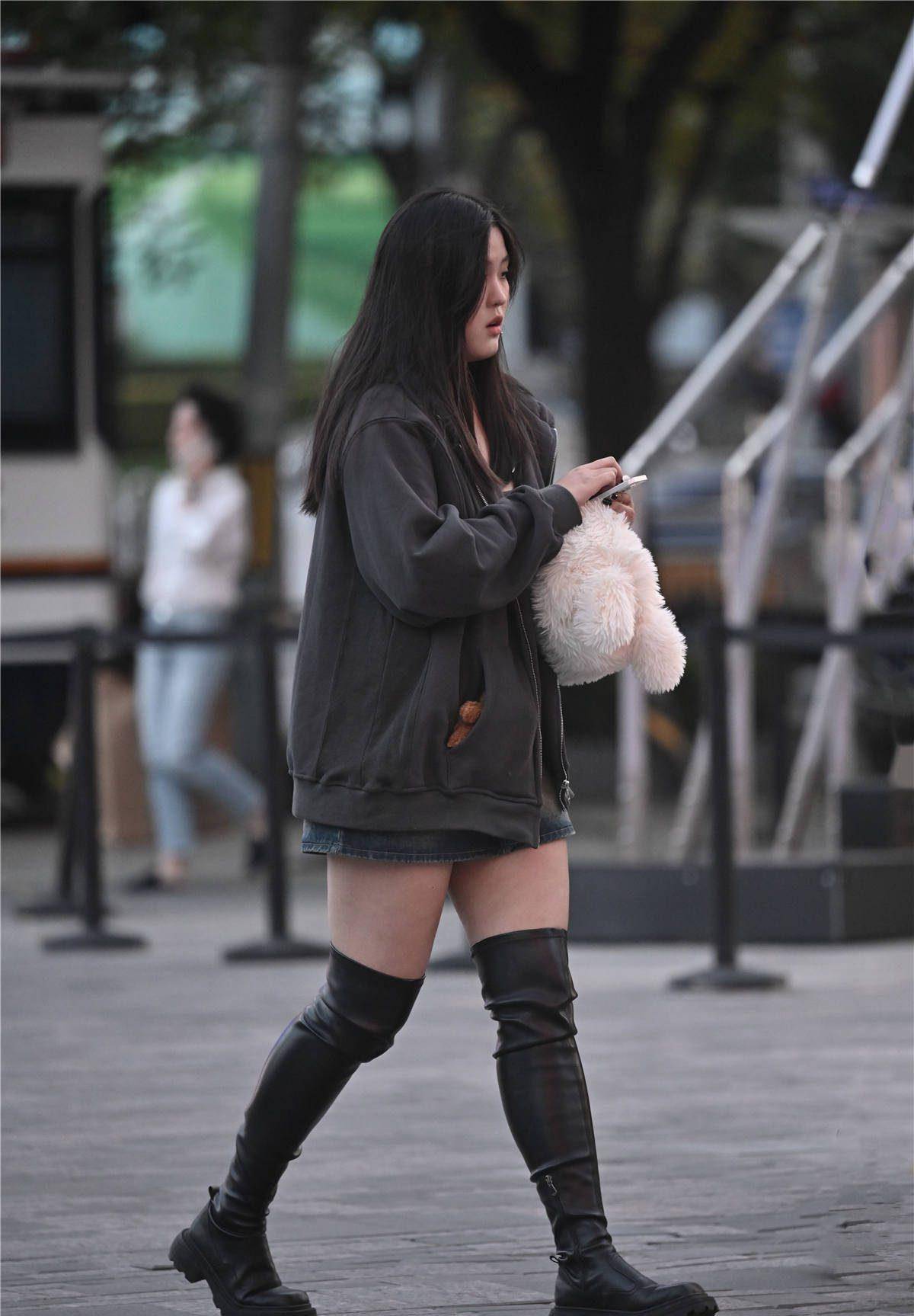 秋冬季节的过膝靴,好看还很精致,但是比较挑身材_美女_效果_黑色