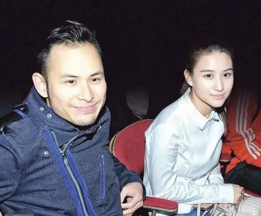 还记得霍启刚的弟弟霍启山吗?帅上热搜了?_朱玲玲_吕燕妮_张雨霏