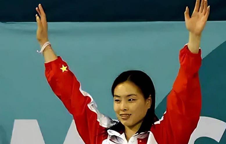 "郭晶晶最好的朋友"吴敏霞:拒绝霍启山后转身嫁给了一个普通男人_父母