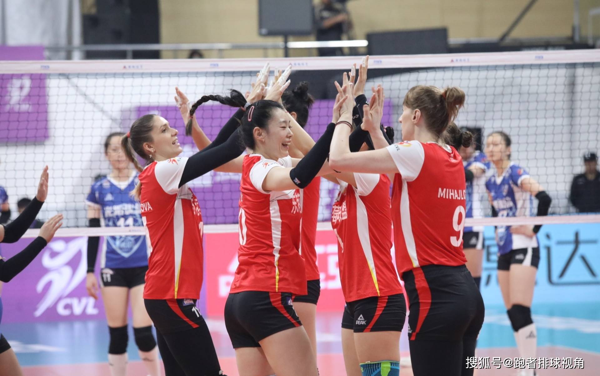 线出现了变故,胡铭媛和之前赞助商有纠纷,王路加不打了,孙雨晴不见了