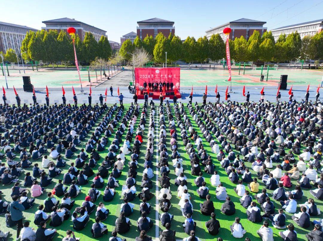 责任在肩 青春无悔——濮阳市一高2021级成人礼暨高考倒计时200天誓师