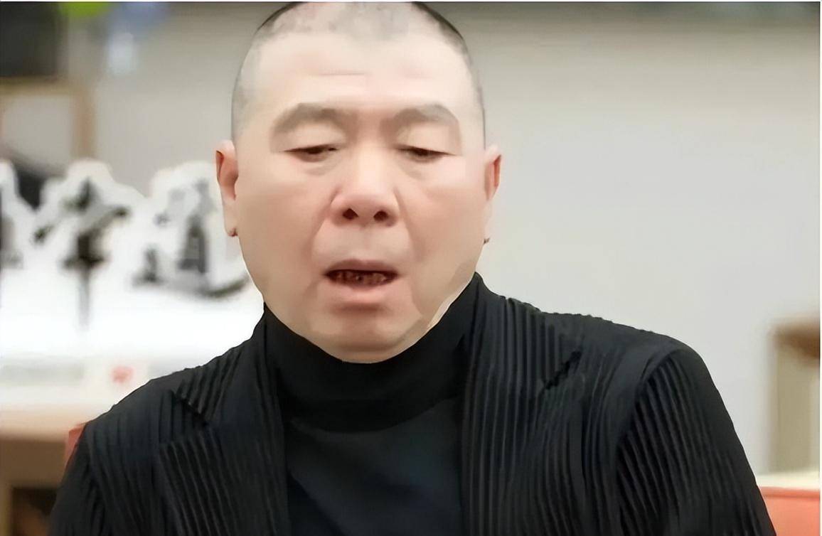 冯小刚与张娣的婚姻看似幸福,实则暗藏隐忧.冯小刚的仕途并不顺利.