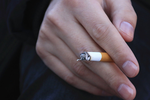 抽烟只抽半根,不抽烟屁股,对身体危害会小一些吗?