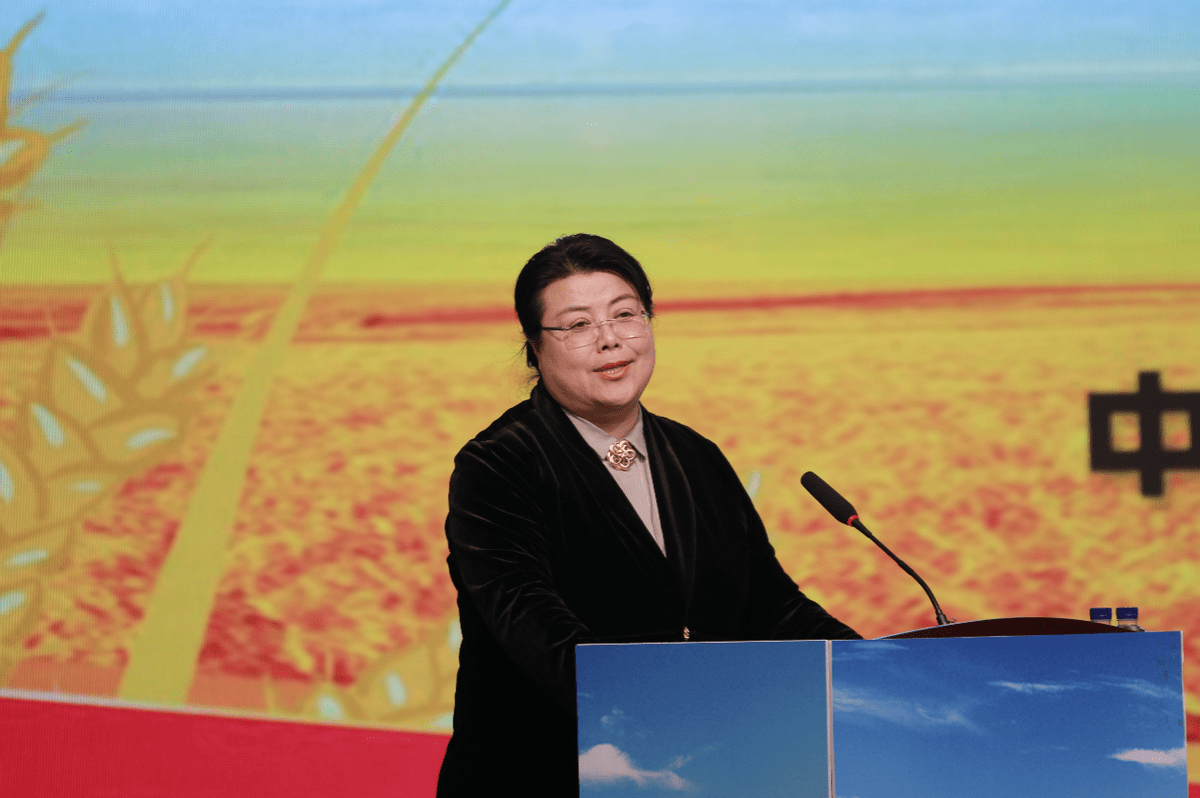 张旭升保定农产品品牌协会会长孟玉敏农产品产销联盟揭牌会上,赵华林