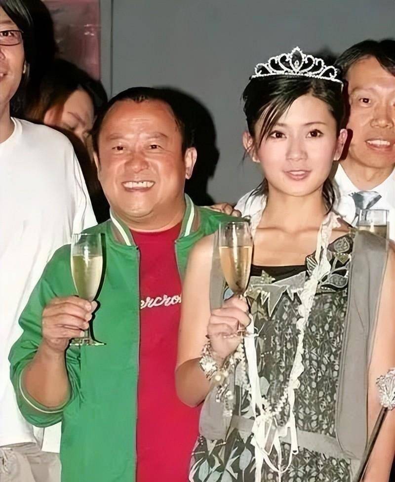 曹查理老婆是图片