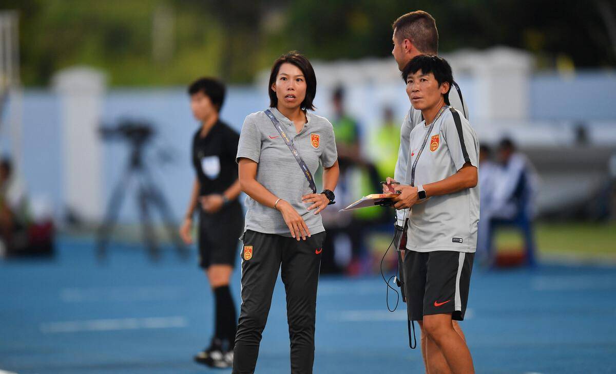 陈婉婷遭热捧,一句提问让支持者全部哑口,她有执教成绩吗?