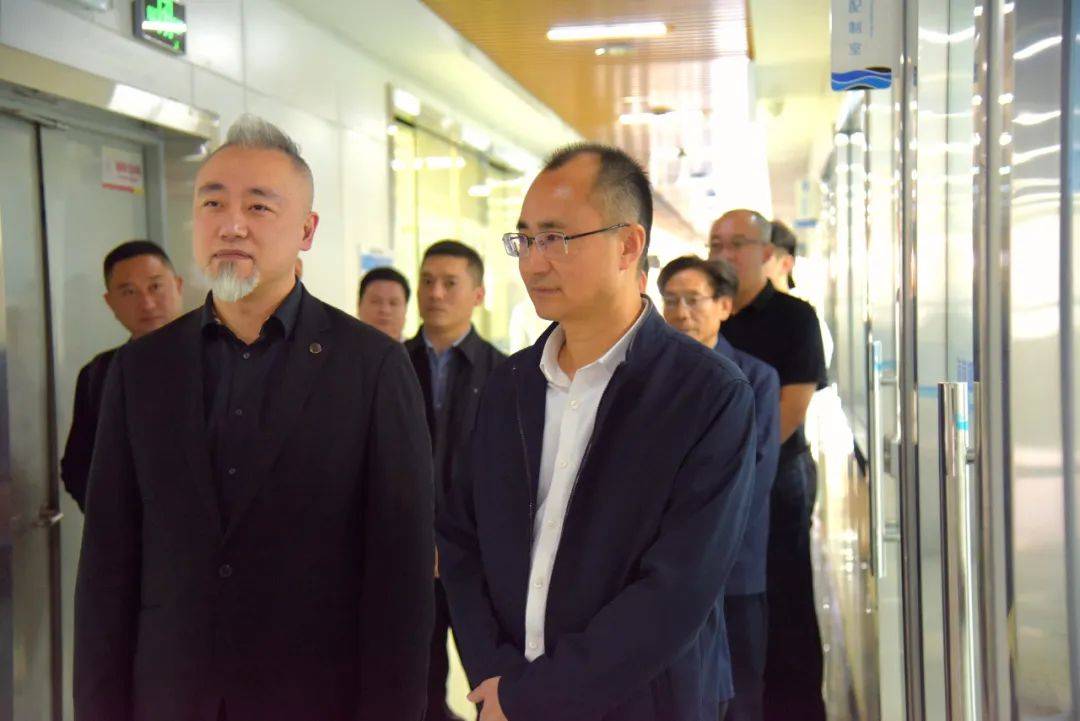 为题发文称:"11月17日,贵州省遵义市委常委,仁怀市委书记芦忠于带领