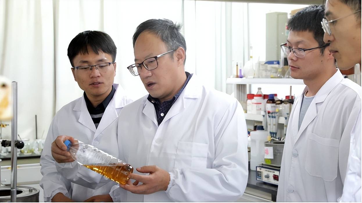 杜官本,1963年9月生,二级教授,博士生导师,木材科学与技术专家,国际