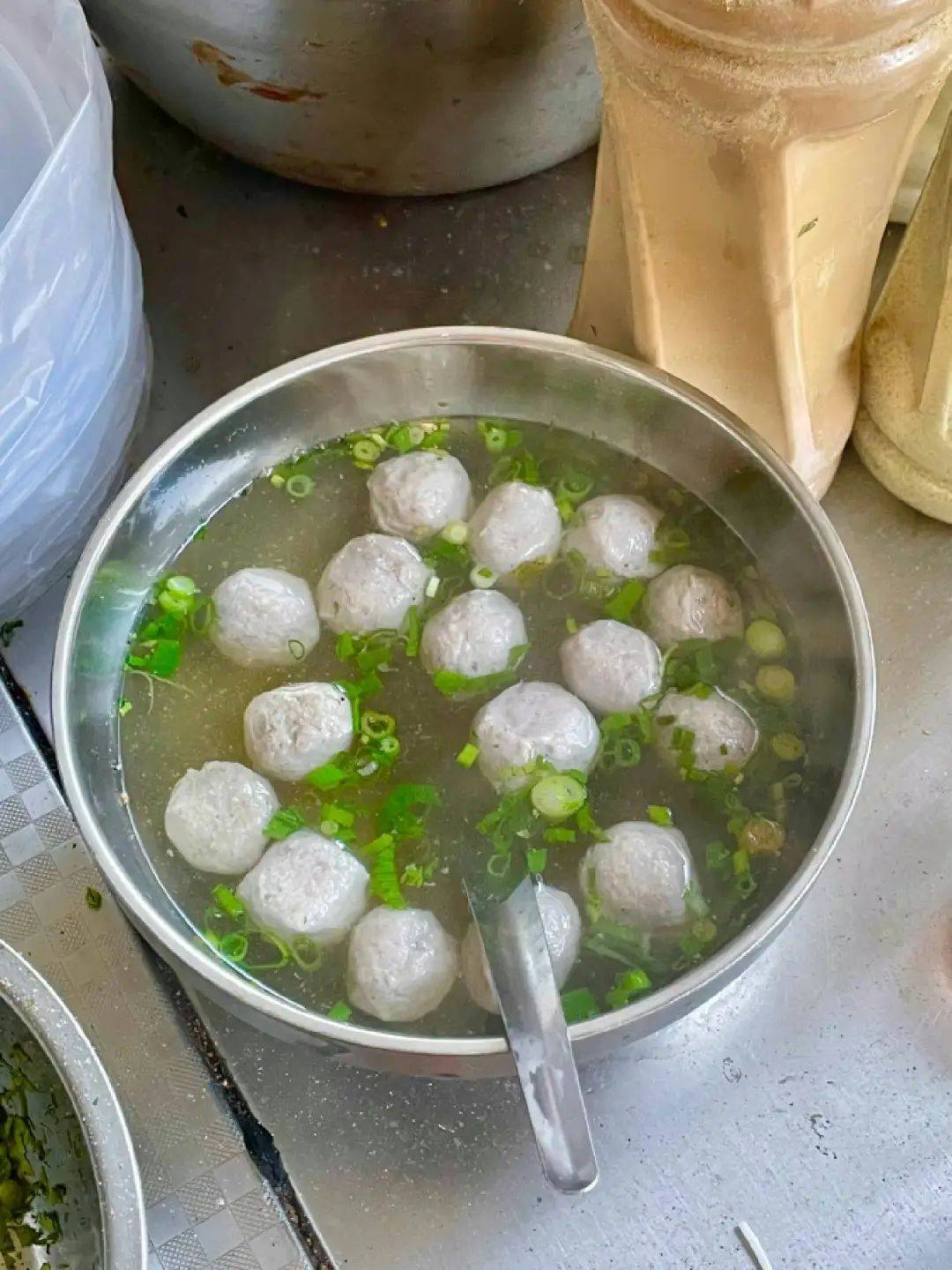 風景不輸版納,美食比肩成都,這個邊陲小城被低估了太