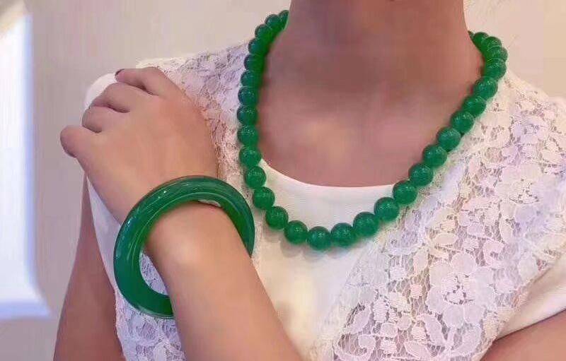 一颗珠子就几百万_翡翠_价值_天价