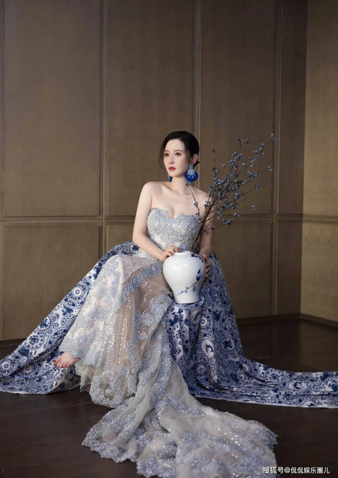 42岁张萌,竟如此性感!饱满有料太迷人了!_角色_观众_演技