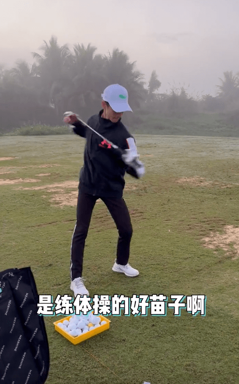 杨云含泪分享儿子打高尔夫经历，每天练仨小时，被晒到脱皮不喊疼  第4张