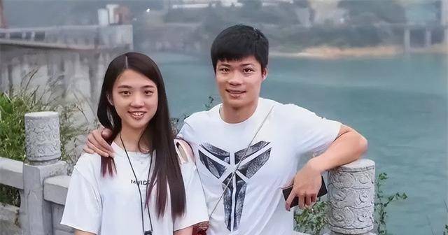 林艳芳和苏炳添是初中同学.