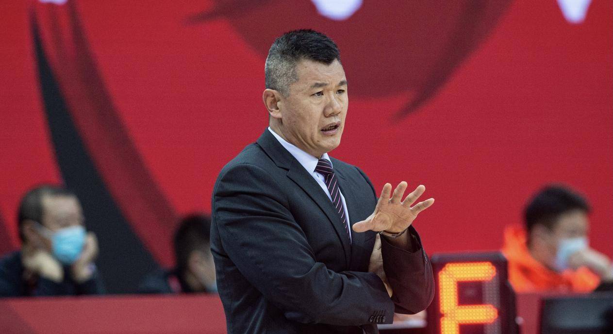 52岁前cba教头被裁员,仅执教香港俱乐部一年,转行当解说_教练_刘铁