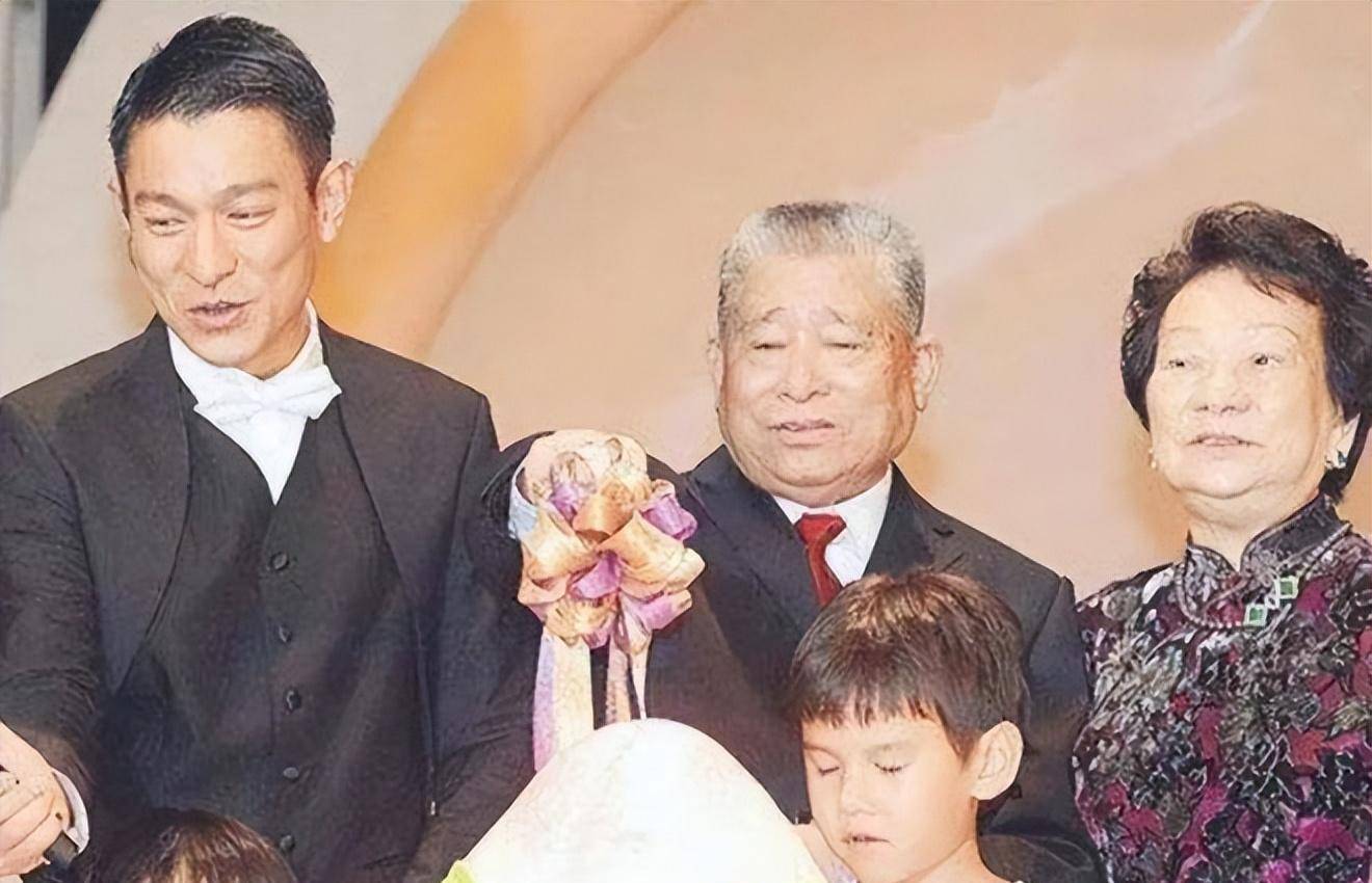 刘德华父亲去世,曾患膀胱癌,父子俩最后合影曝光_父母_消息_生活