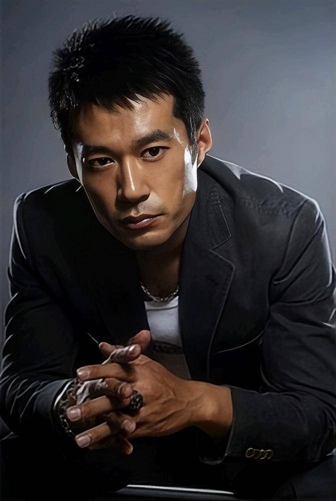 谭凯:51岁仍未婚,有北京户口,却为母亲定居青岛,他没后悔过_绘画_演艺