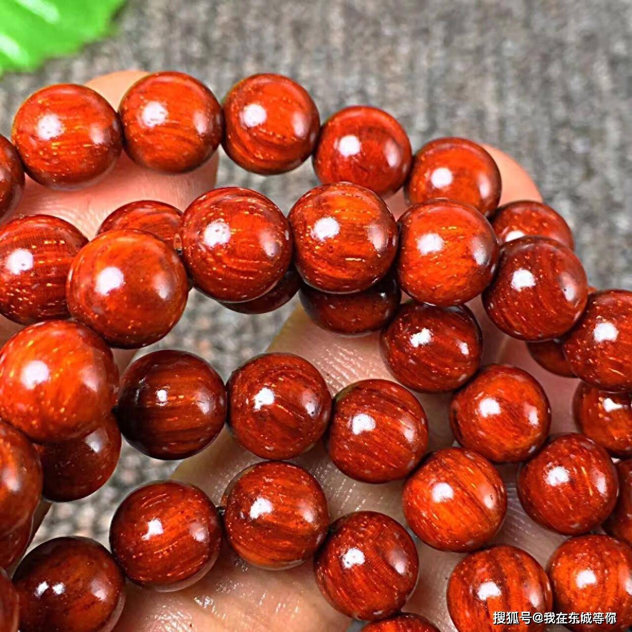 经验分享:鉴别小叶紫檀手串的十二种方法_颜色_木材_金星