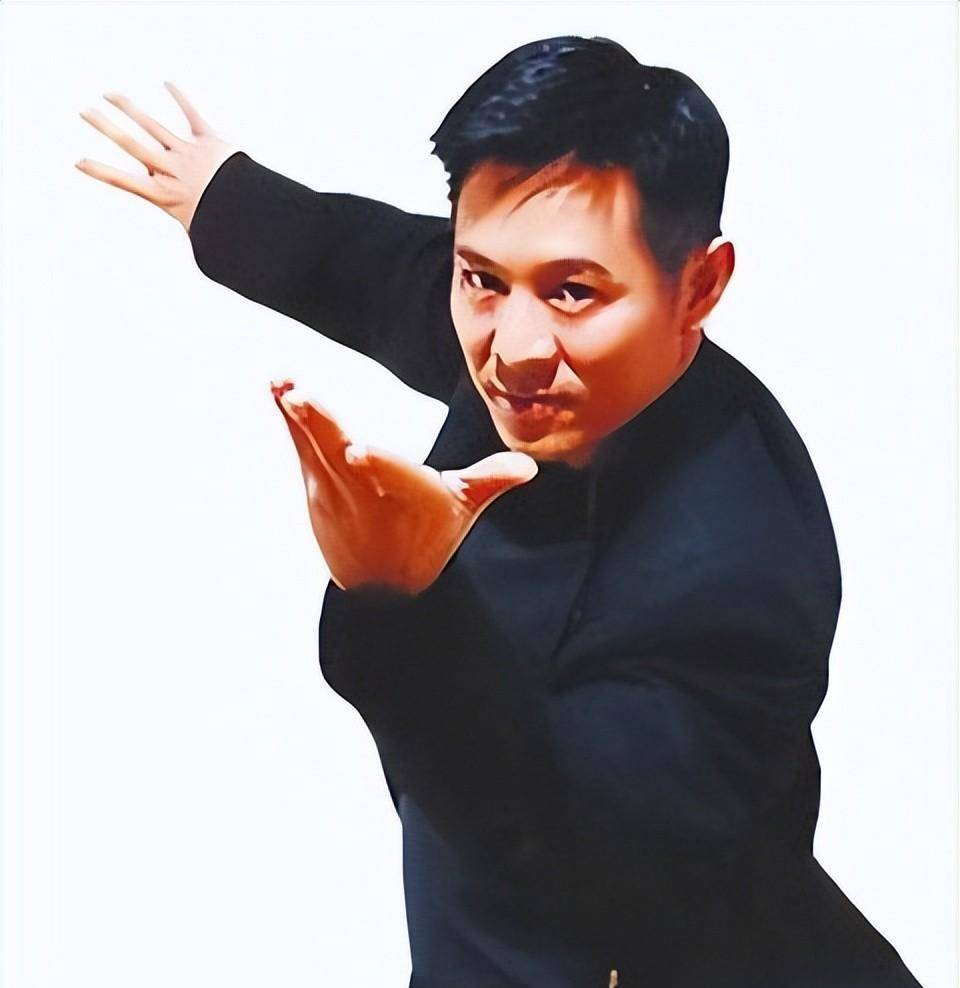 李思:父亲是李连杰,母亲是黄秋燕,我是留守儿童,34岁仍然未婚_生活