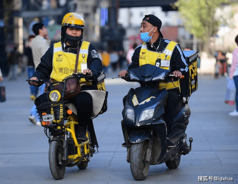 交警:机动车上路要驾照,处罚标准明确_摩托车_类型_小哥