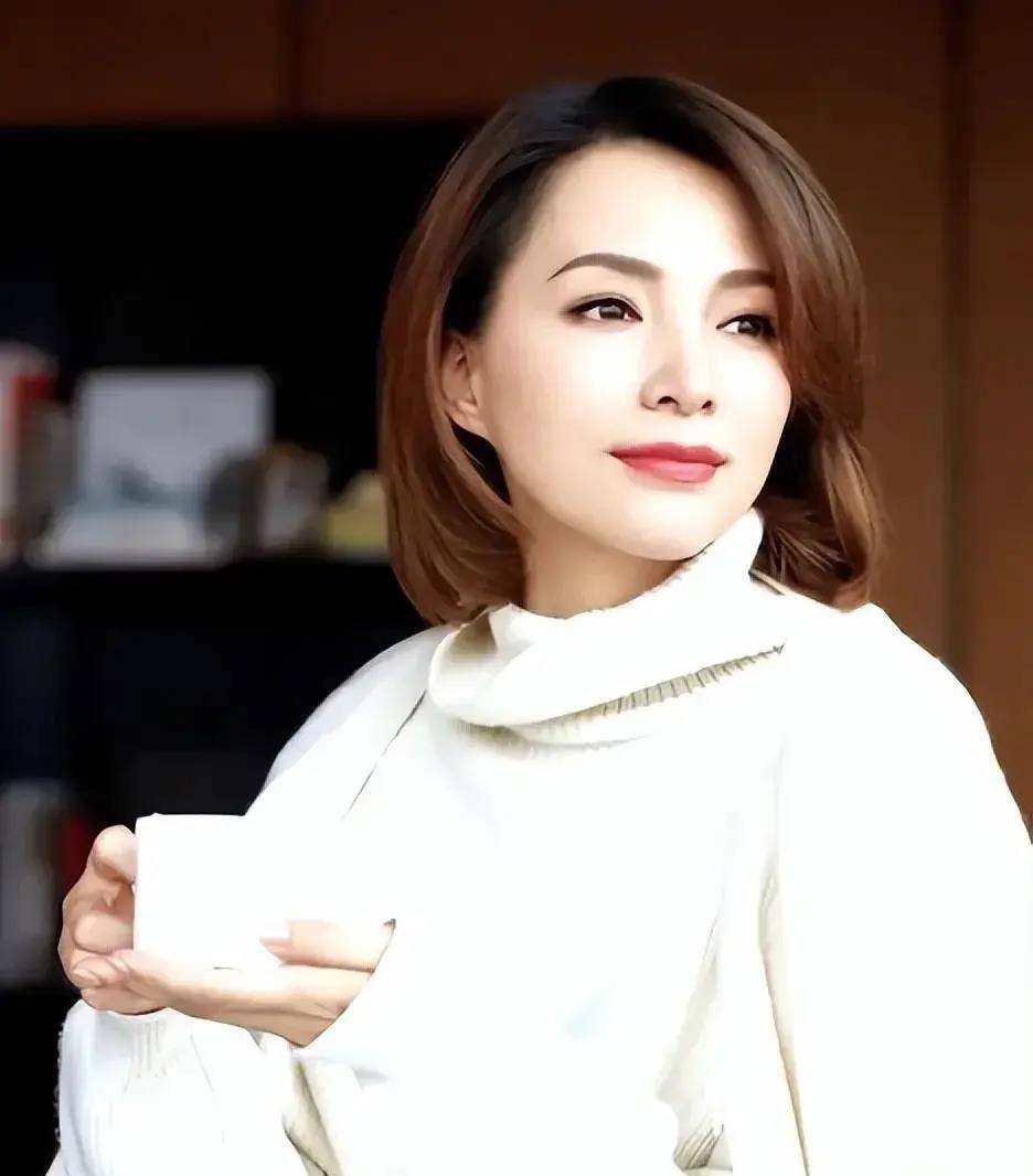 北京时间11月24号晚上:央视著名主持人董卿传来最新消息_赵忠祥_电视