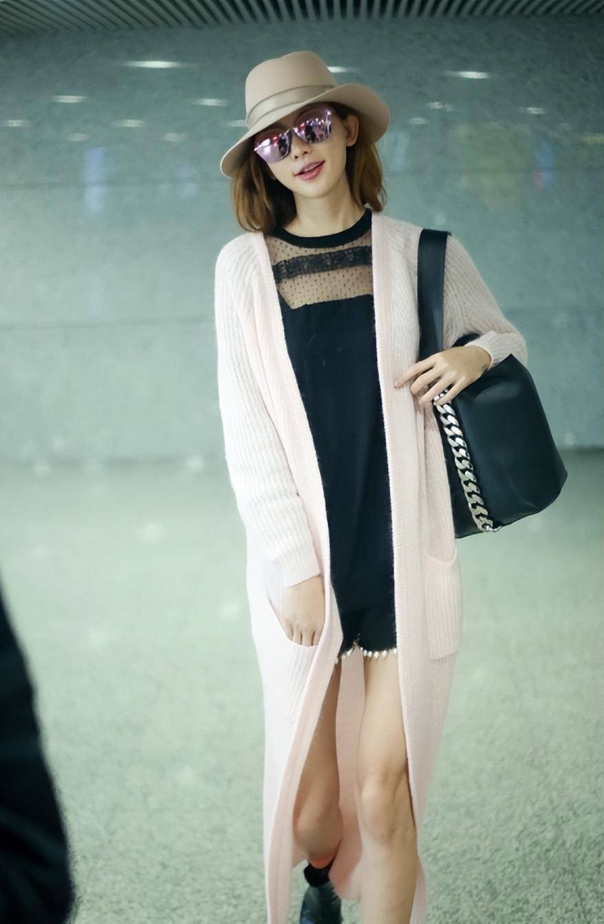 林志玲当妈后依旧是女神,穿粉色开衫配透视装,甜辣风打扮真惊艳_风格