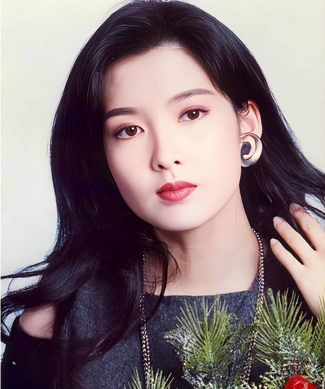 娱乐圈名人宋祖德站出来,直接点名道:"集邮的演员"就是玉女·周慧敏!