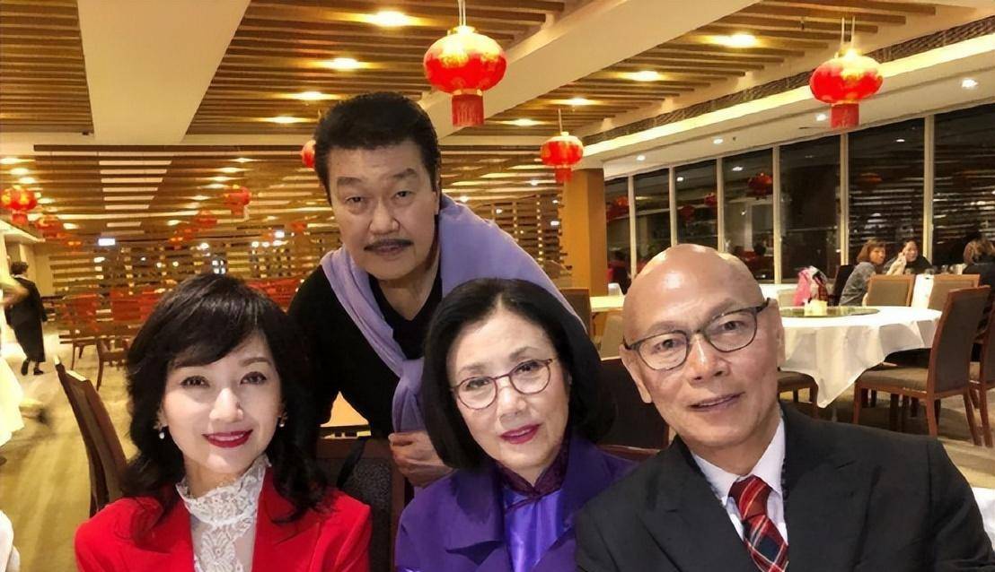 汪明荃和赵雅芝是同框的两个神仙:女神,优雅的婆婆,和美丽的姑娘