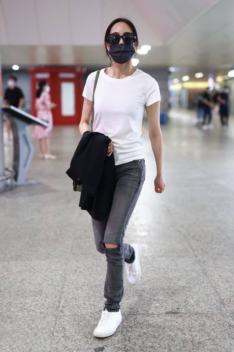 张钧甯这样穿看似简单,但一般人穿不好,身材好可以大胆尝试_气质_牛仔