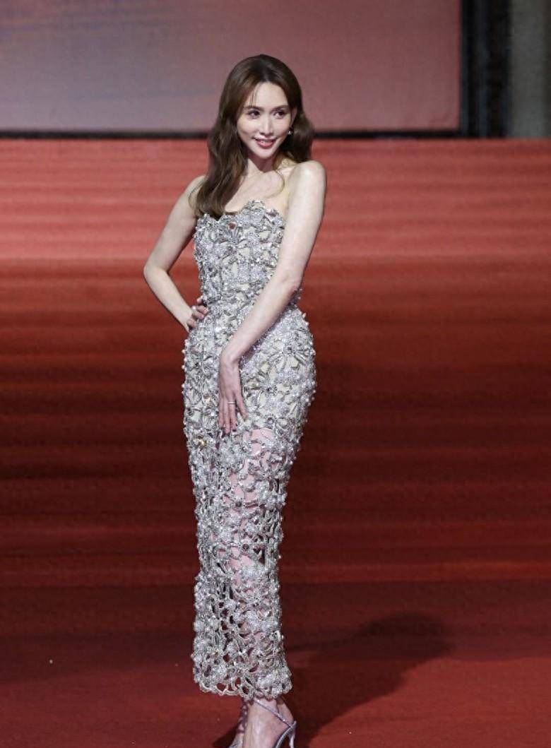 林志玲现身金马奖出糗!