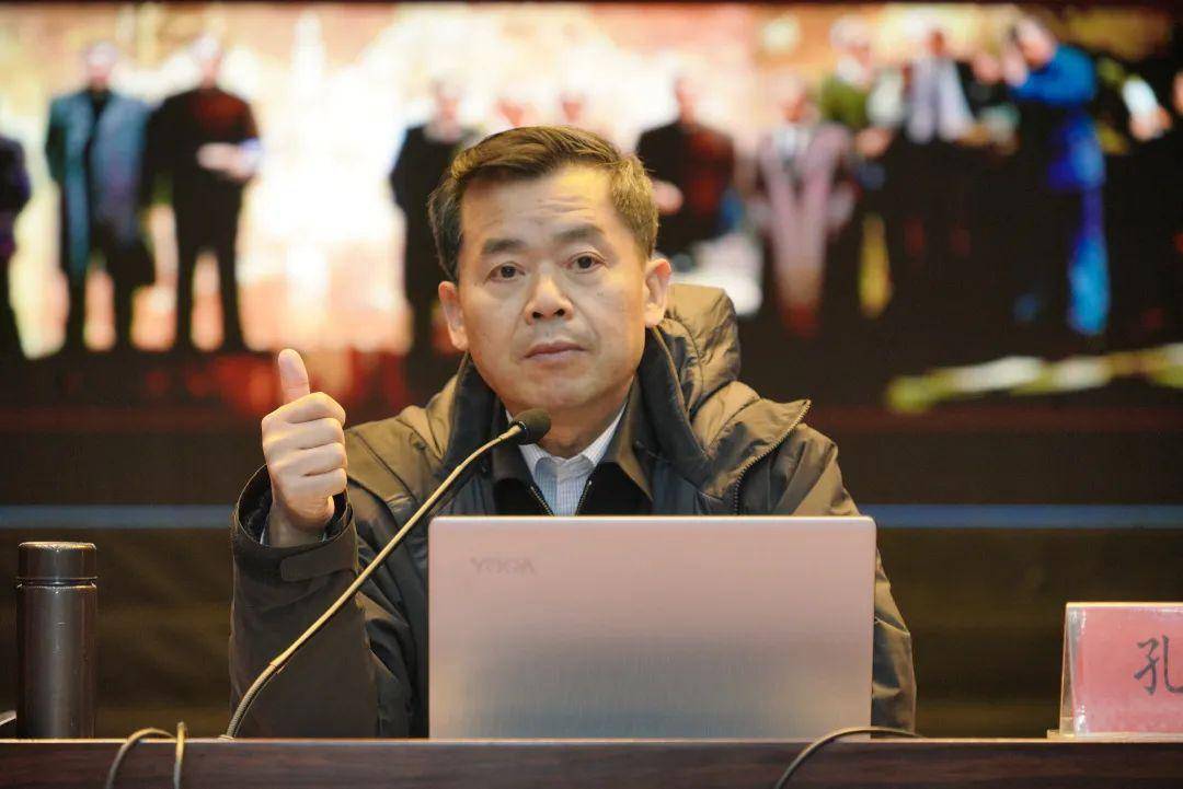 江苏省泰州中学高二年级举行学习传承"两弹一星"精神报告会_孔令才