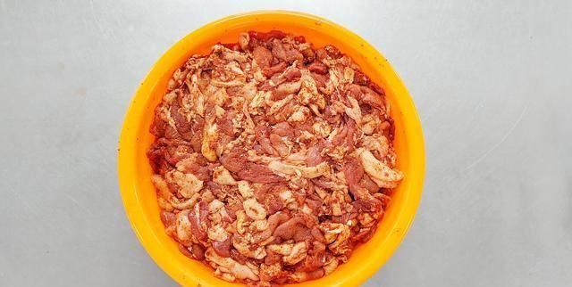 灌香肠配料表告诉你如何制作美味香香的灌香肠!_步骤_材料_馅料