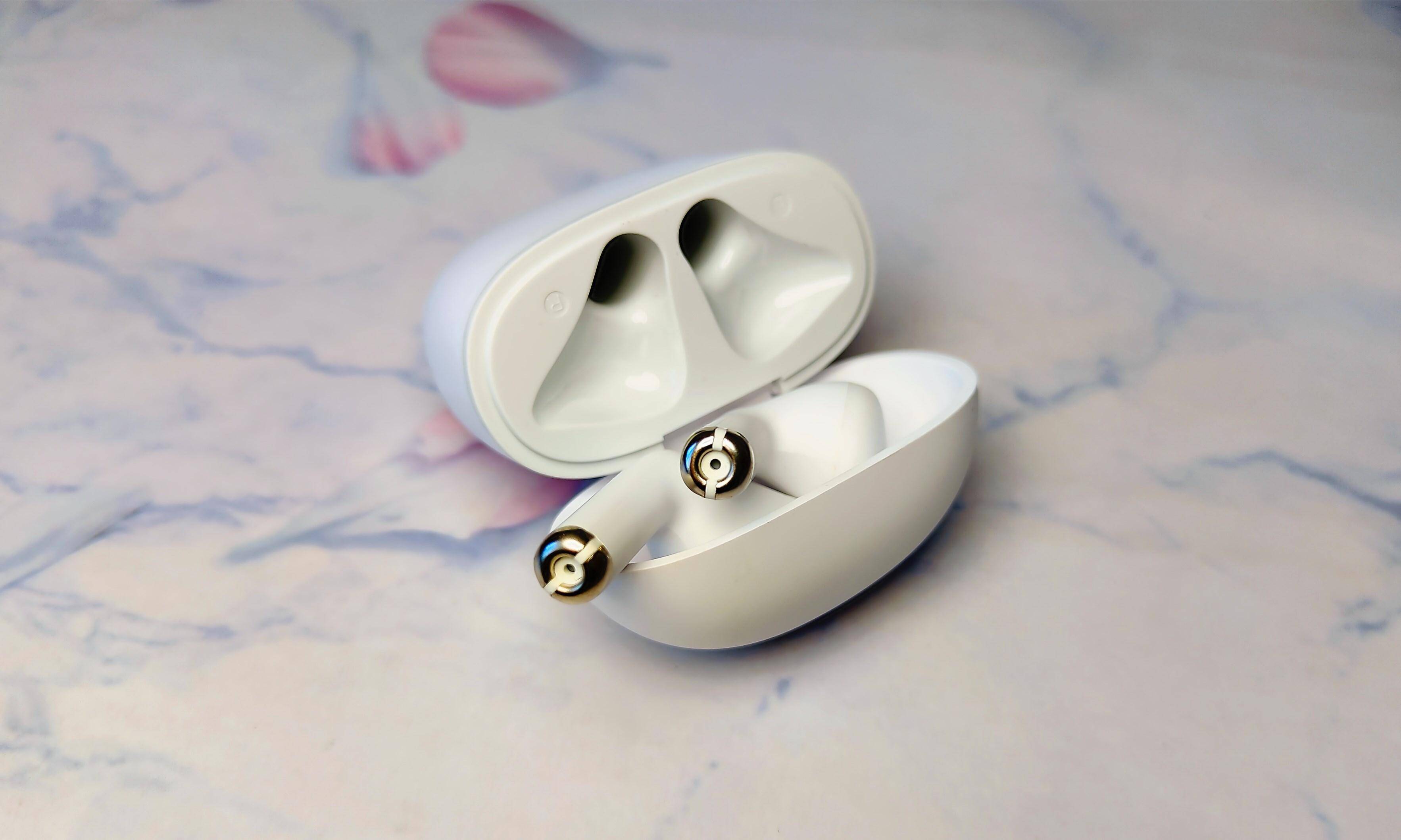 追求卓越音质,舒适感爆棚,qcy ailybuds lite真无线蓝牙耳机测评_充电