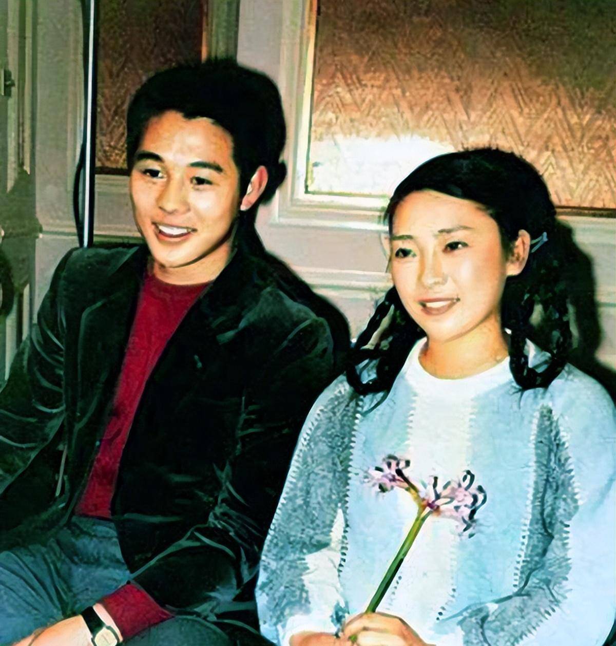父亲是李连杰,母亲是黄秋燕,而我是留守儿童,如今34岁仍然未婚_女儿