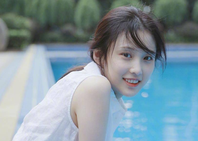 在拍摄了《栀子花开》后,同样是资源不断,不仅参演了电影《使徒行者》