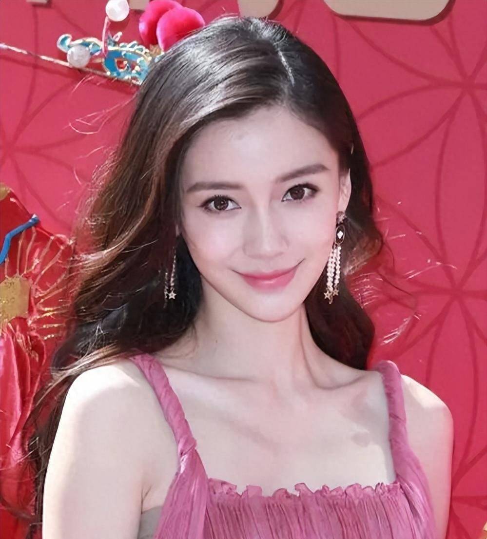 angelababy被禁言后首露面,深夜抱儿子看急诊,干瘪憔悴显落魄_杨颖