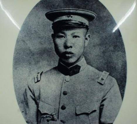 黄公略,湖南湘乡人,毕业于黄埔军校高级班,先后任中国工农红军第5军13