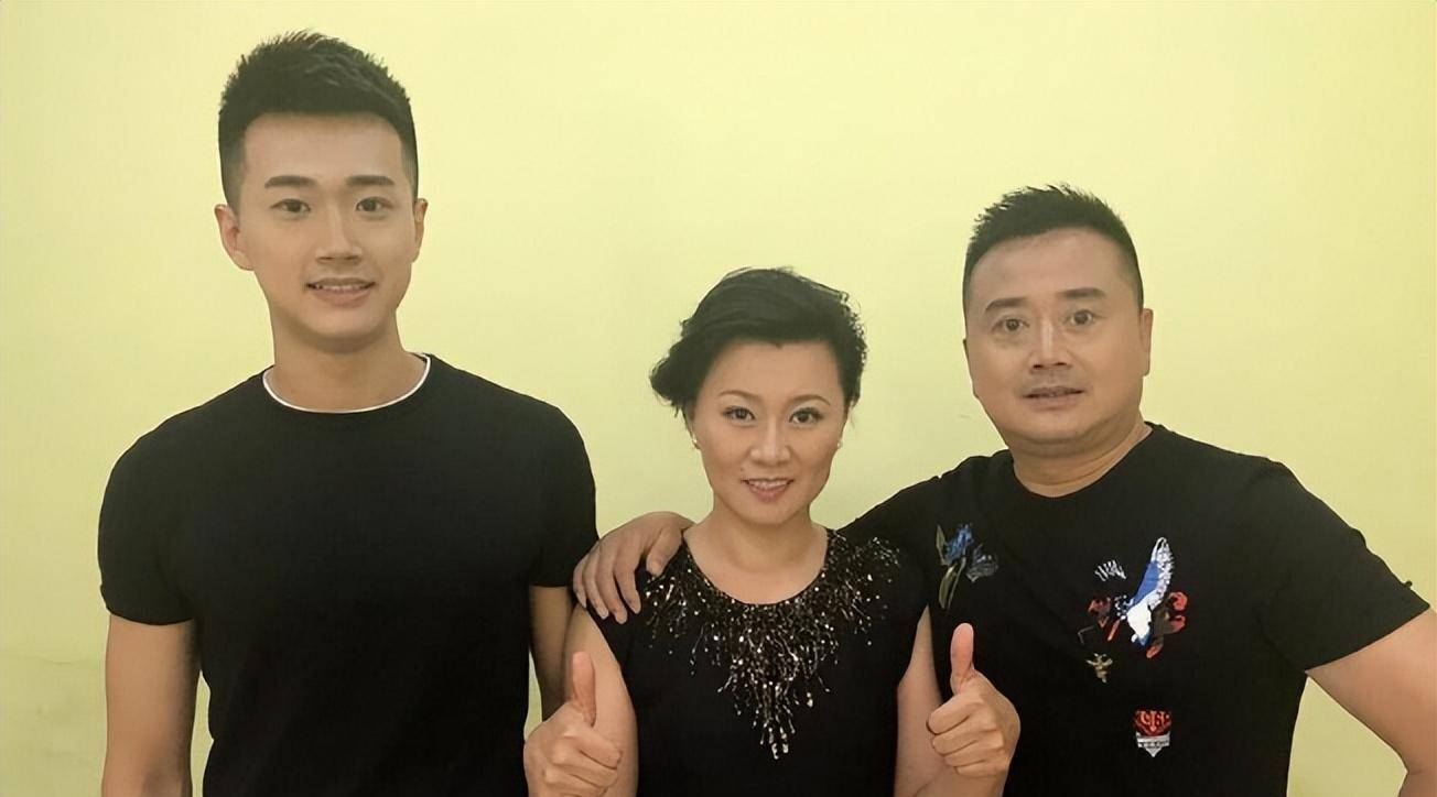 他是赵本山唯一高学历的徒弟,最红时返校进修,如今成大学教授_闫光明