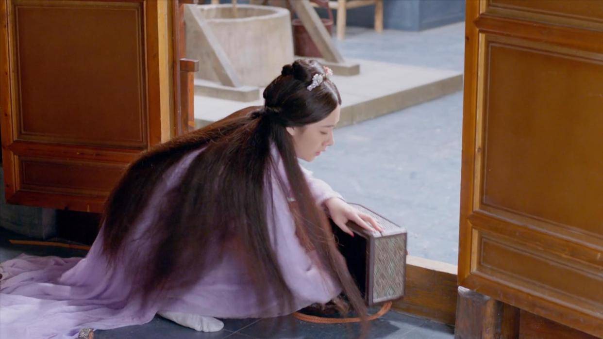 楚乔传中,锦烛的发型不只是中分长发那么简单,其中蕴藏了奥秘.