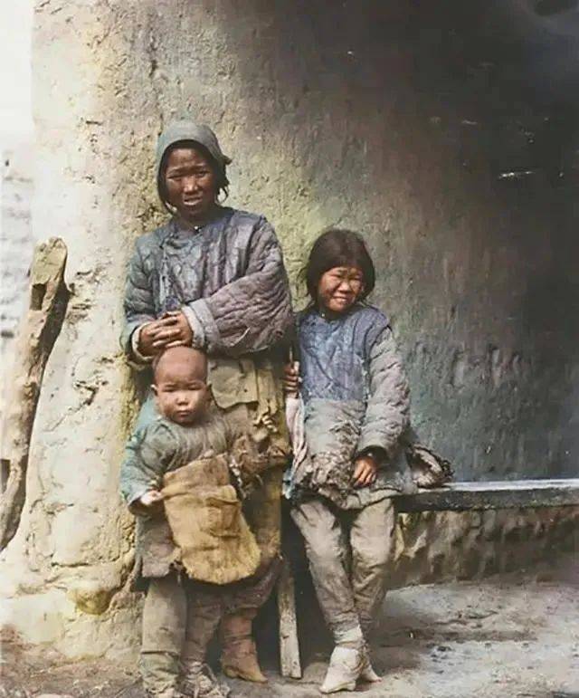 珍贵老照片,孔祥熙与希特勒合照,作为中国特使,他有神秘任务?