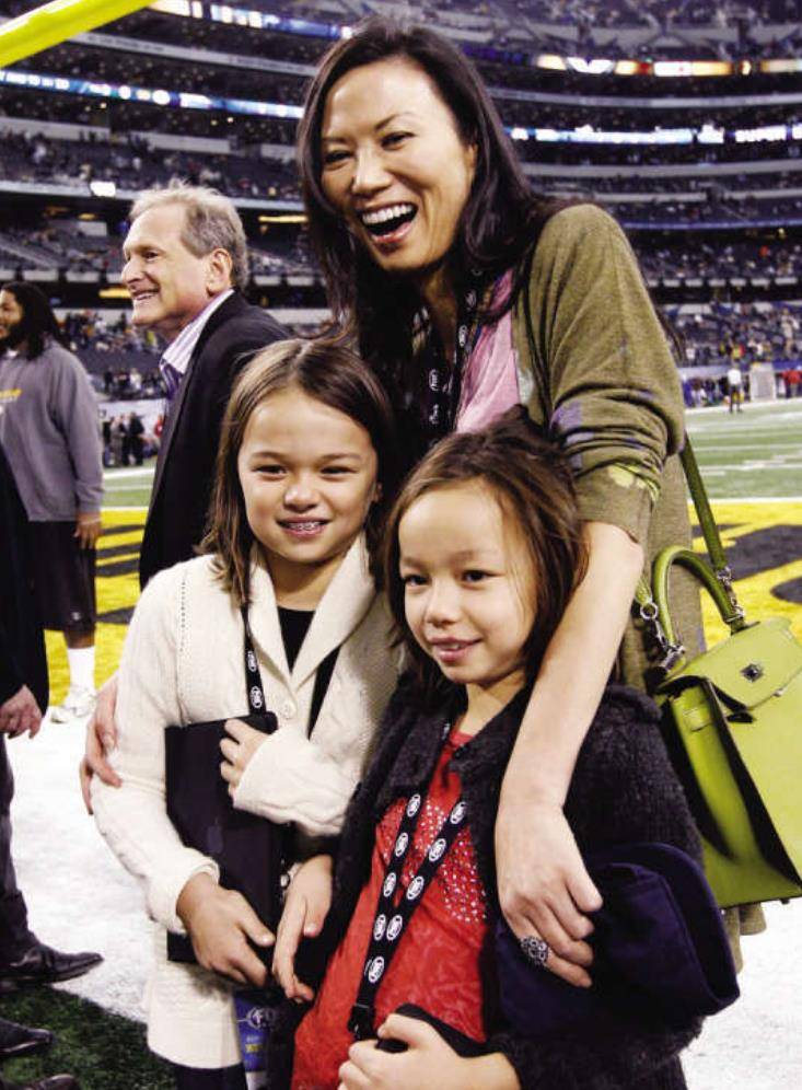 邓文迪大女儿终于长开了!近照秀出纤细小蛮腰,颇具名媛气息!